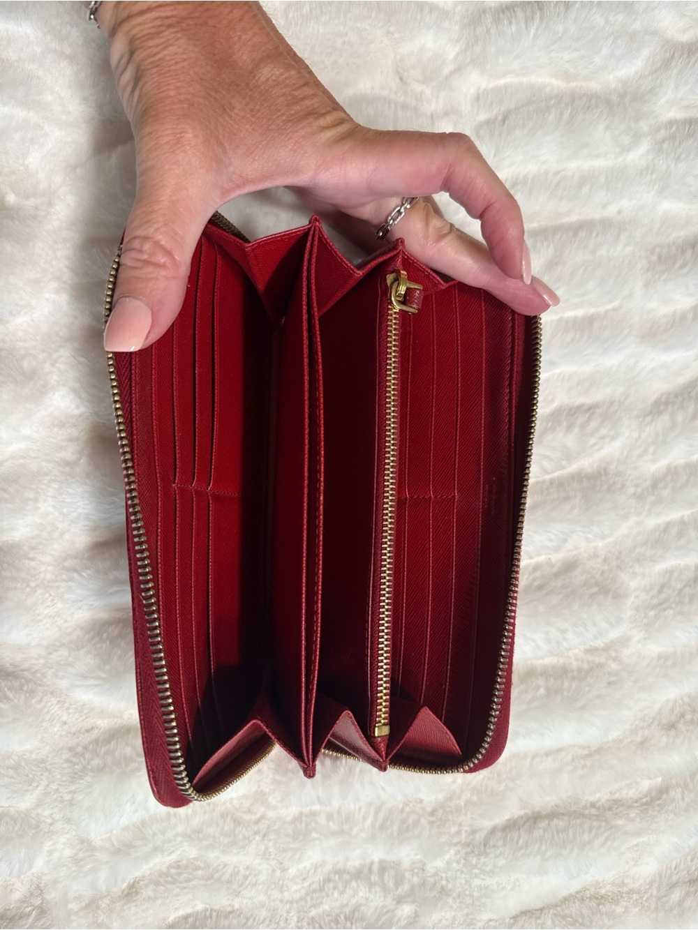 Prada Red Saffiano Zip-Around Wallet with Box and original Authenticity Card - Picture 3 of 8